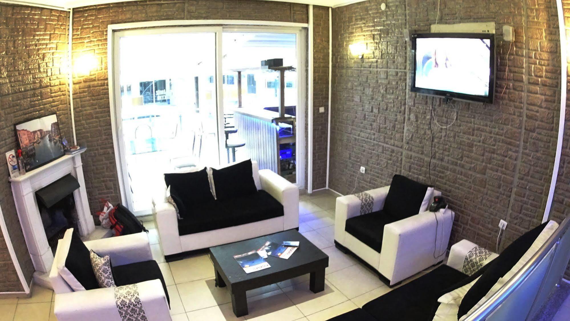 Ada Butik Hotel คูซาดาซี ภายนอก รูปภาพ
