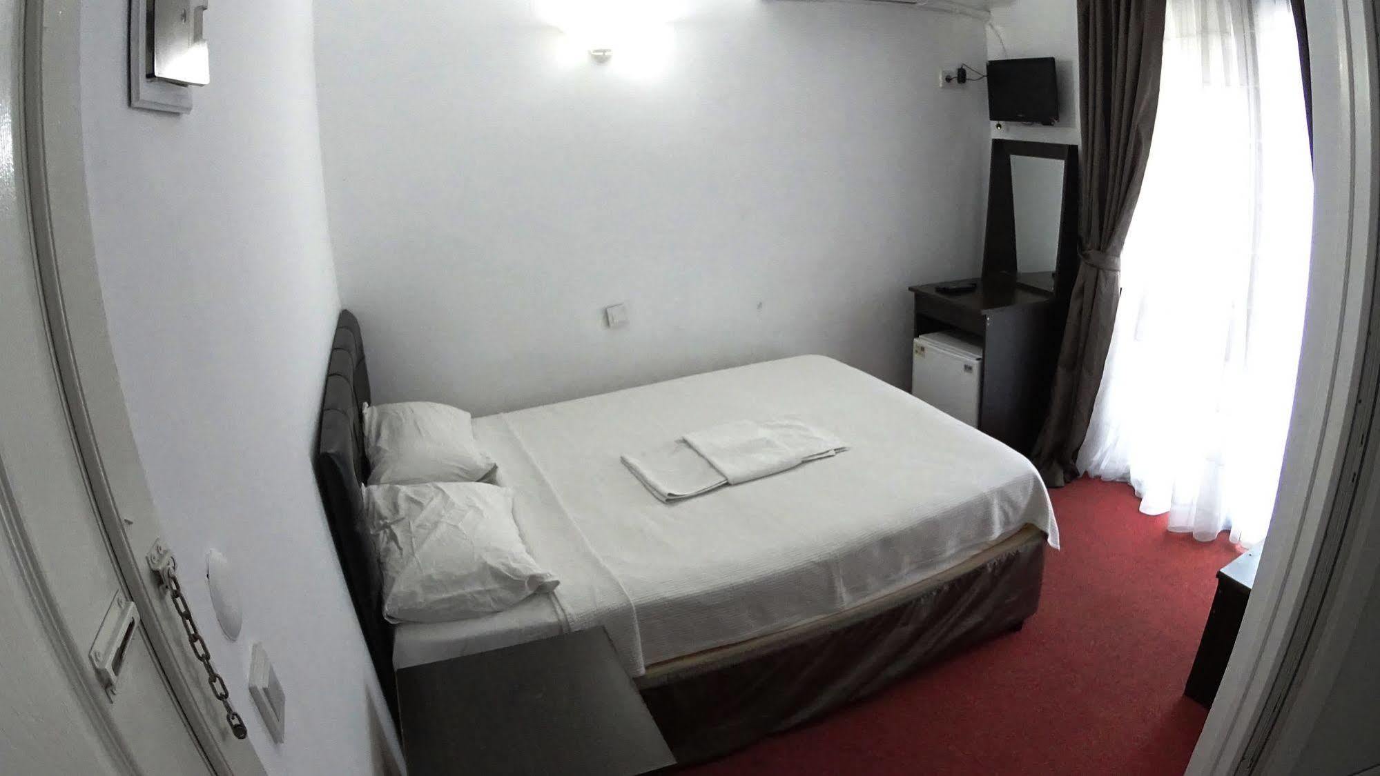 Ada Butik Hotel คูซาดาซี ภายนอก รูปภาพ
